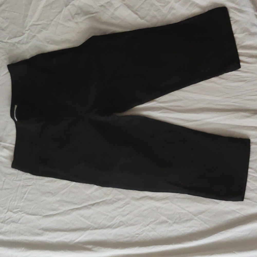 Black capris or peddle pushers by Blue Asphalt. Size 7. 96% cotton, 4% spandex.